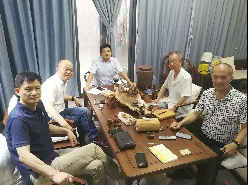 協(xié)會(huì)謝誠(chéng)杰副秘書長(zhǎng)一行回訪第三屆國(guó)際物流創(chuàng)新合作活動(dòng)參展商廣東同城優(yōu)服新能源有限公司2.jpg